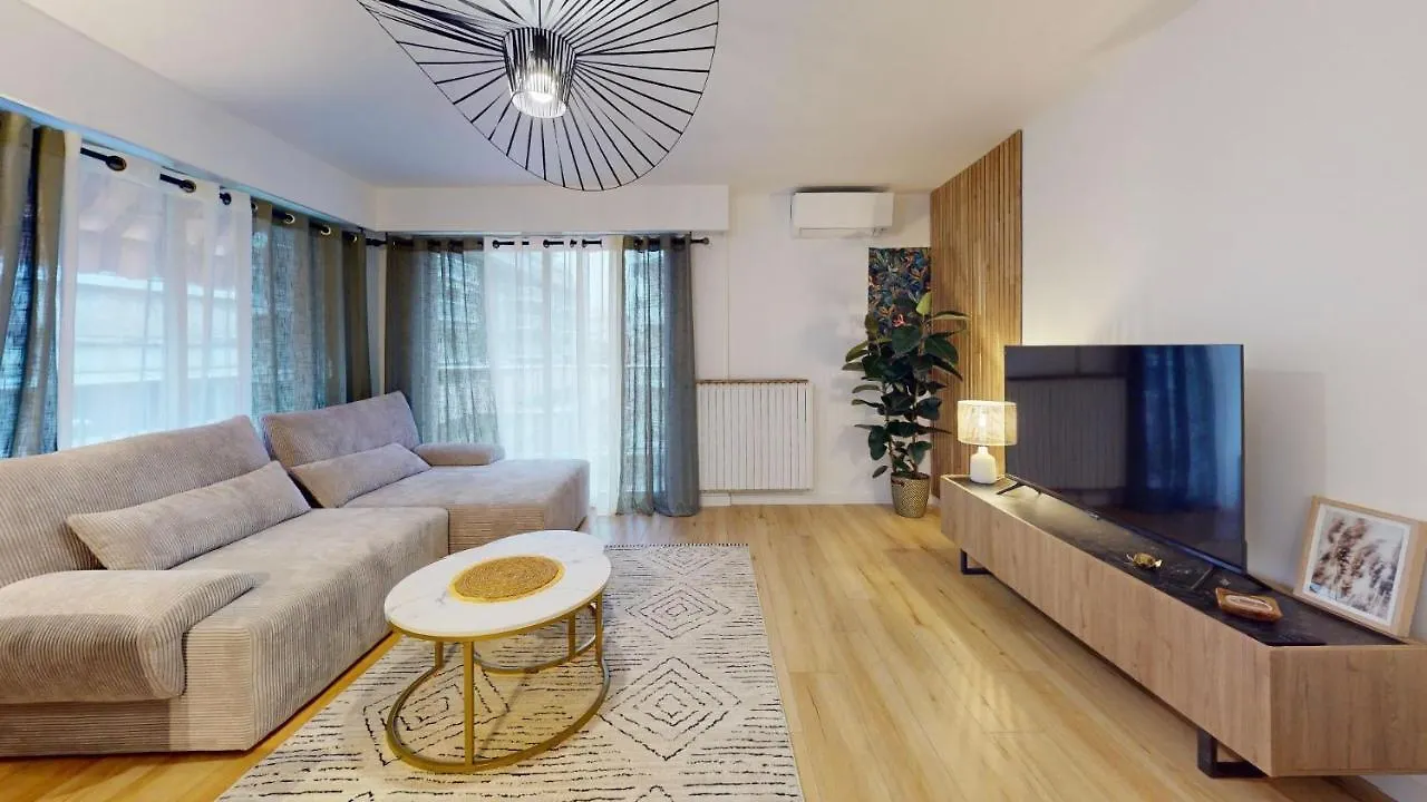 Cosy, 1 Bedroom Near Port Niza Francia