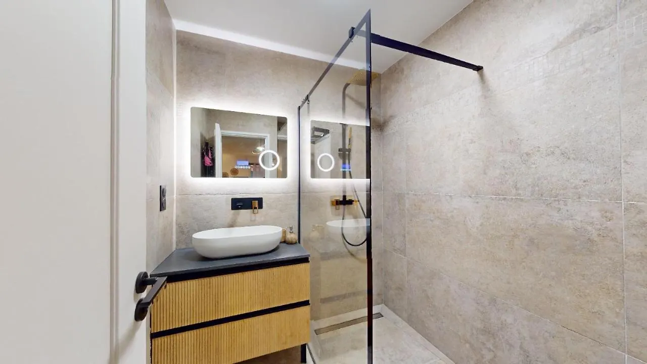 Cosy, 1 Bedroom Near Port 尼斯 0*,